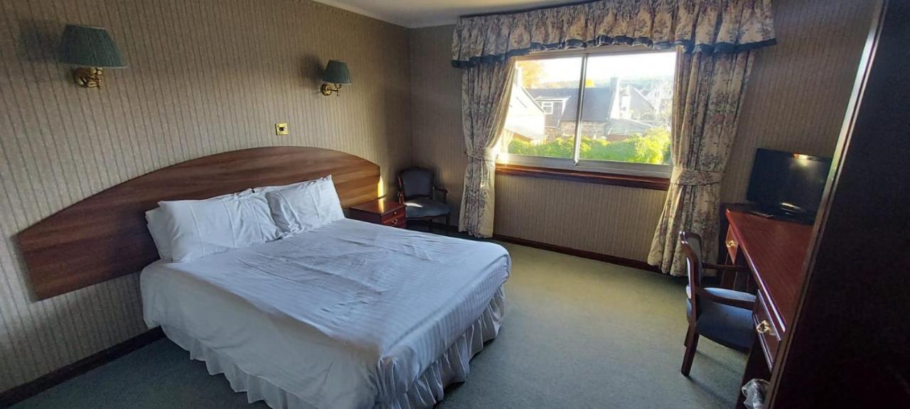 Gordon Arms Hotel Fochabers Exteriör bild